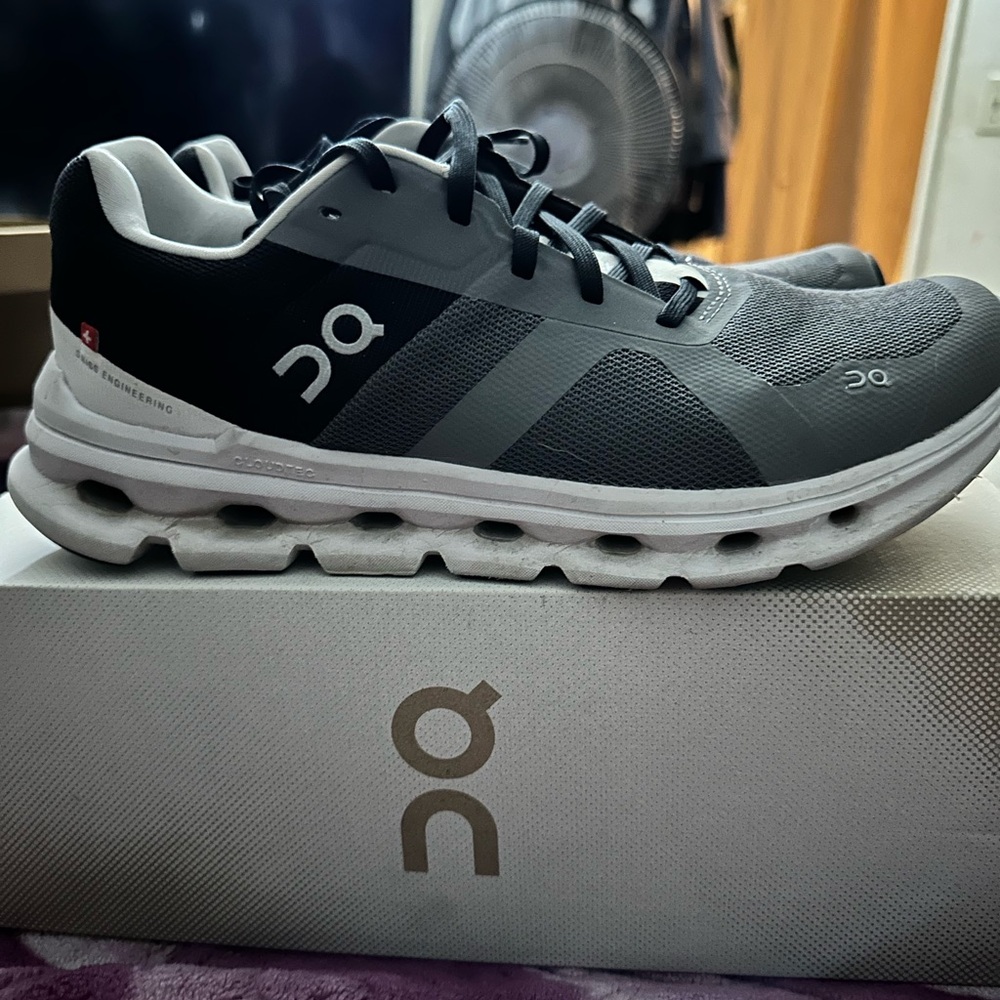 Qc cloud runner size 8.5